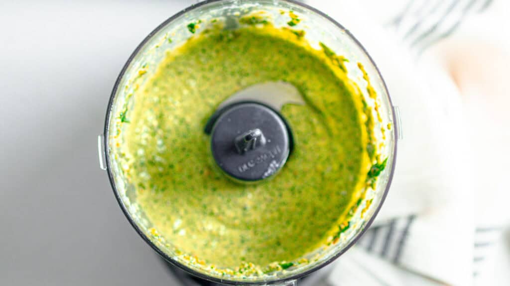 Pesto in food processor